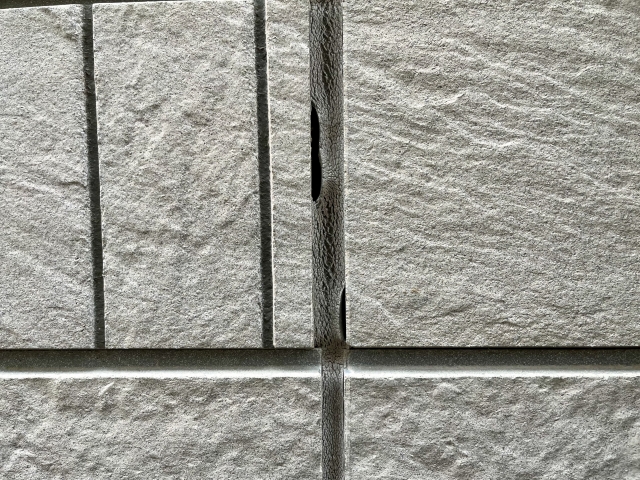 コーキングのひび割れの写真